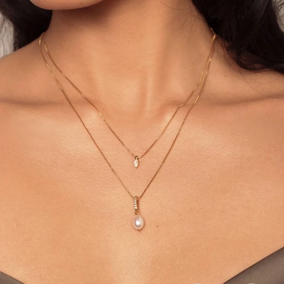 Alaia Layered Pendant - Picture 2 of 6